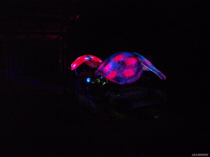 Illustration for article titled A Pair Of Golf Karts Turned Fiberglass Color-Changing Bugs In The Manhattan Blackout